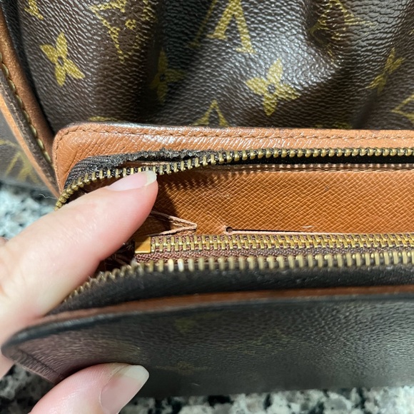 Louis Vuitton Tivoli PM Classic Brown Monogram Handbag With Matching Zippy Walle - Picture 8 of 10